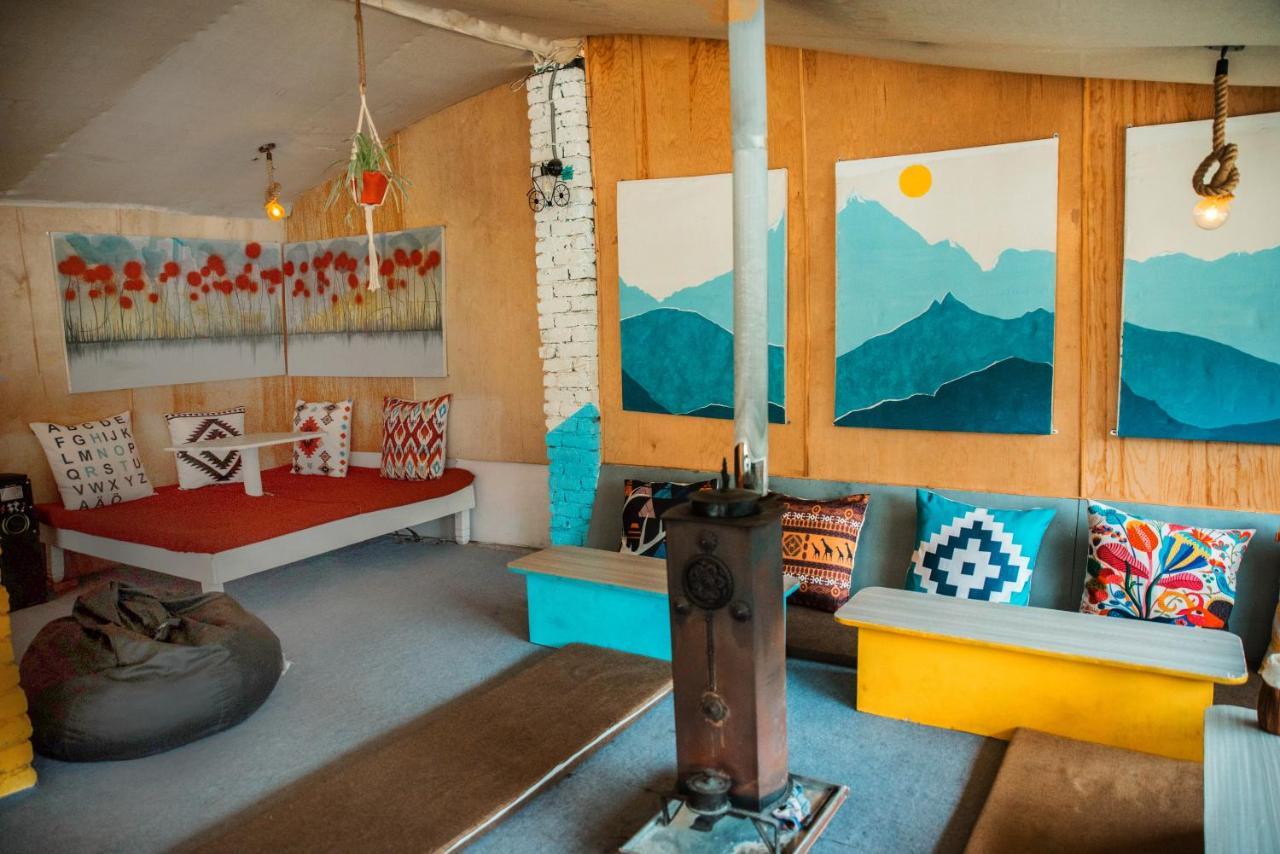 Young Monk Hostel & Cafe Old Manali Exterior foto